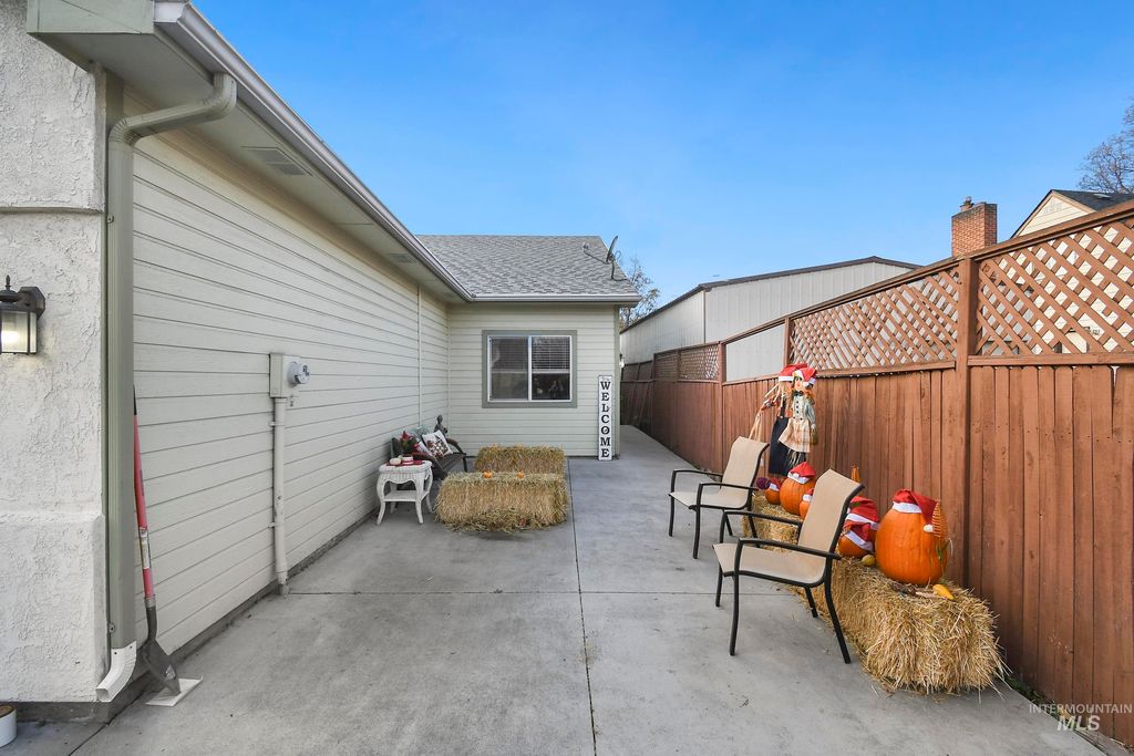 Photo of 8906 W Landmark Ct, Boise, ID 83704 (MLS # 98968047)