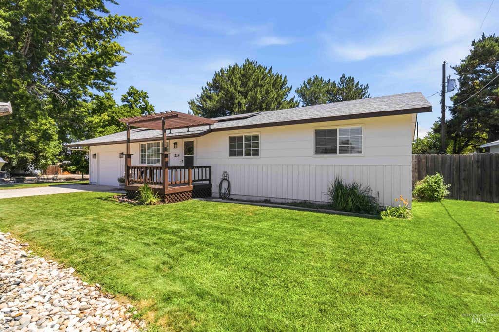 Photo of 214 N Georgia Ave, Caldwell, ID 83605 (MLS # 98993977)