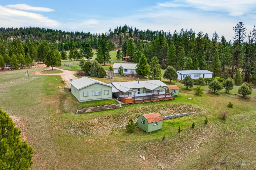 Photo of 25 Woodland Dr, Garden Valley, ID 83622 (MLS # 98980010)