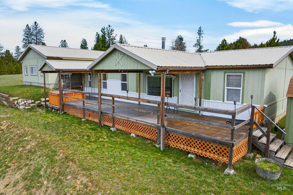 Photo of 25 Woodland Dr, Garden Valley, ID 83622 (MLS # 98980010)