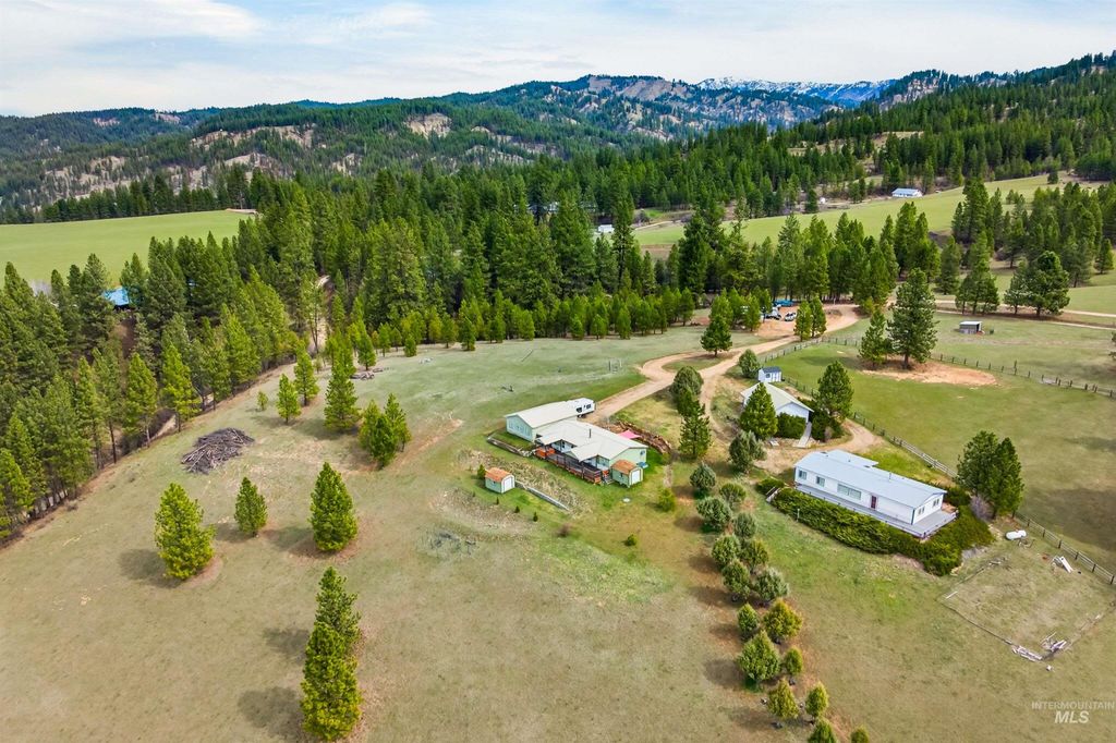 Photo of 25 Woodland Dr, Garden Valley, ID 83622 (MLS # 98980010)