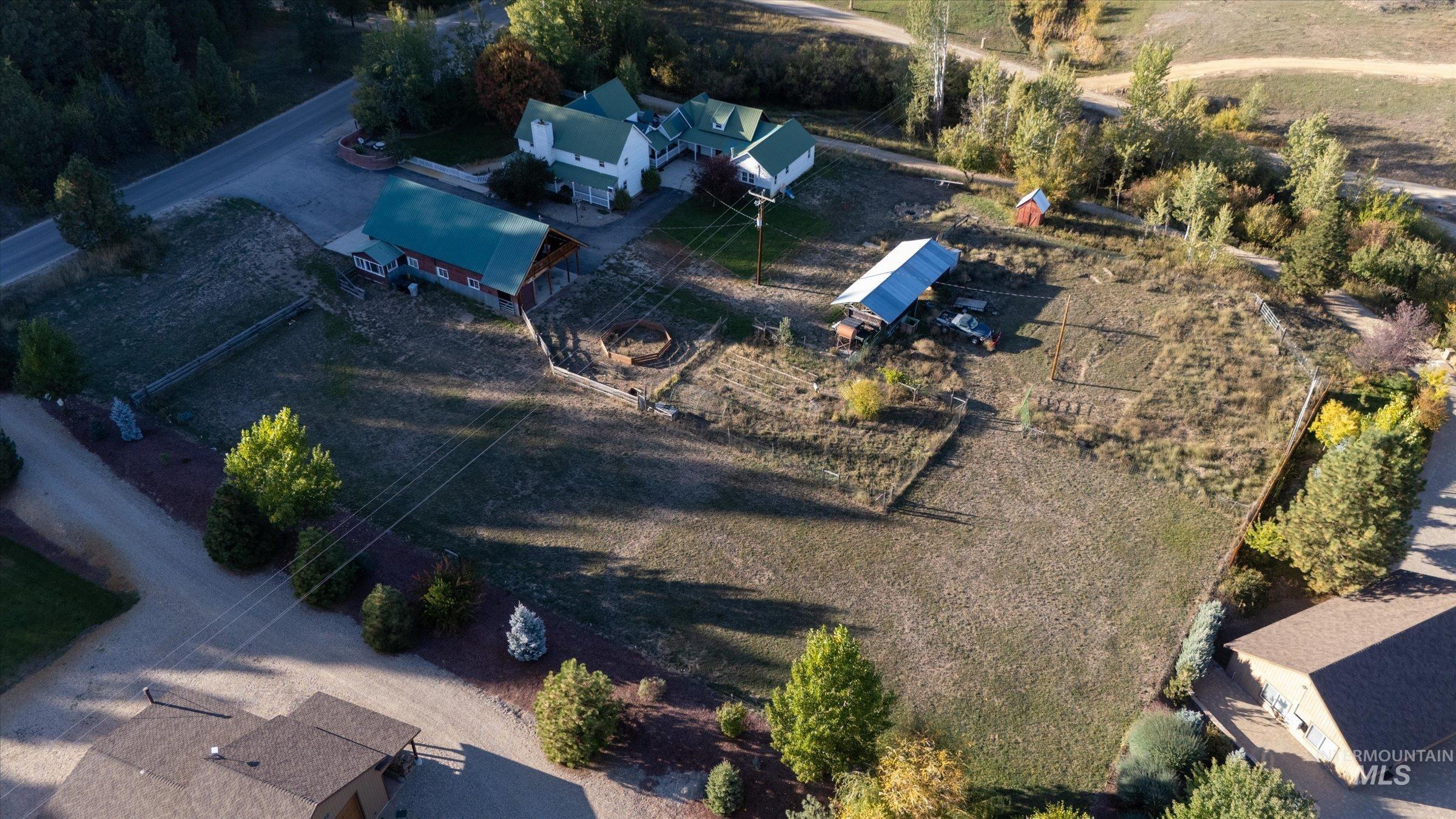 Aerial view of property and surrounding area