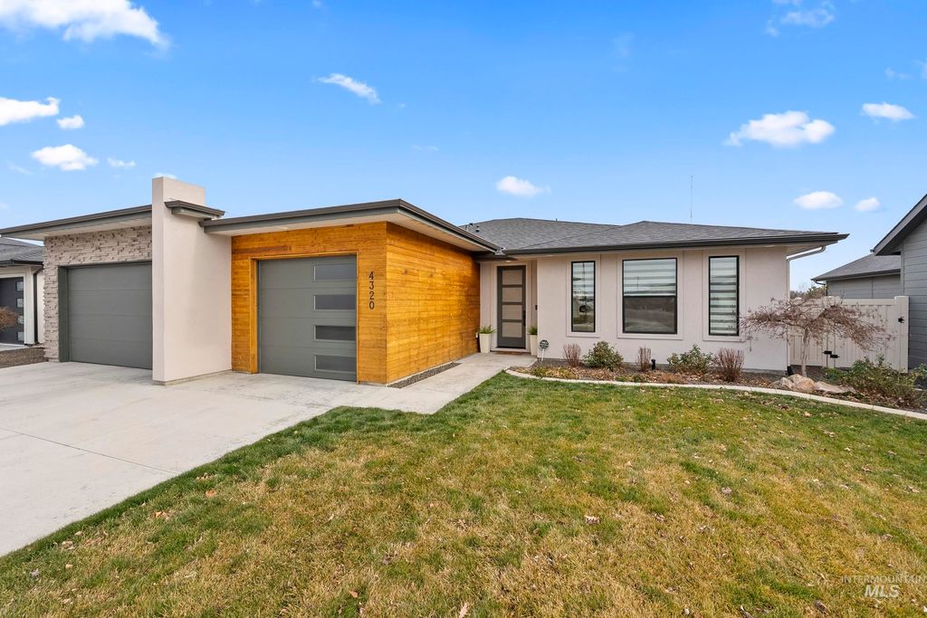 Photo of 4320 S Selatir Way, Meridian, ID 83642 (MLS # 98973425)