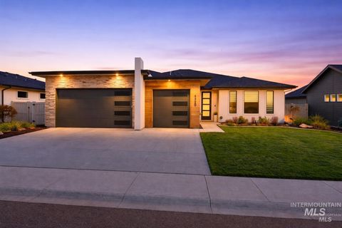 Photo of 4320 S Selatir Way, Meridian, ID 83642 (MLS # 98973425)