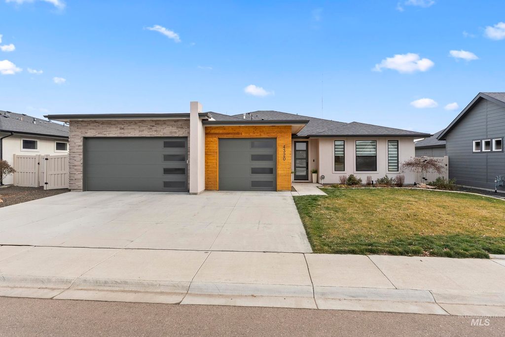 Photo of 4320 S Selatir Way, Meridian, ID 83642 (MLS # 98973425)