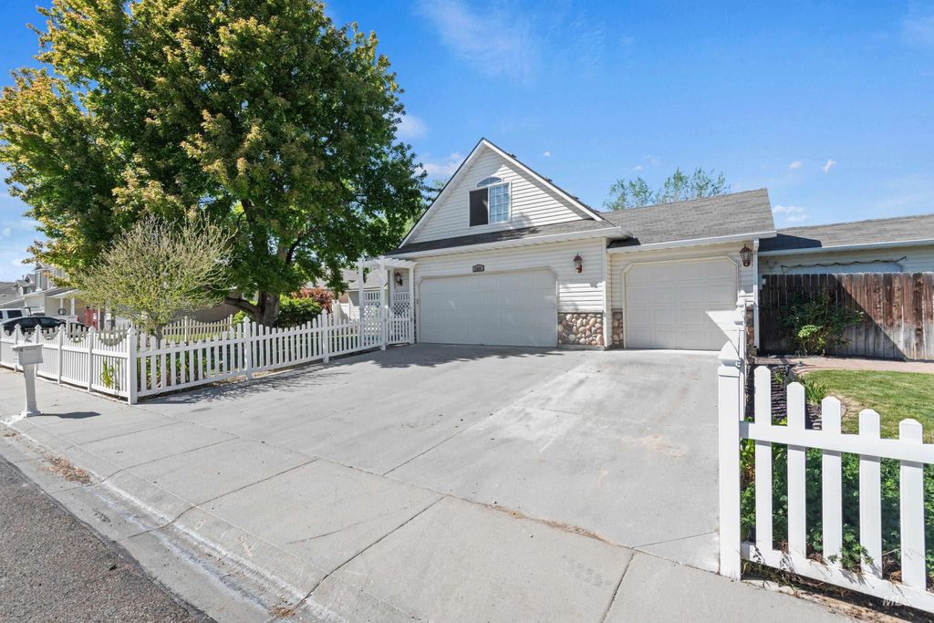 Photo of 2346 W. Ocean Pointe Ave, Nampa, ID 83651 (MLS # 98984926)