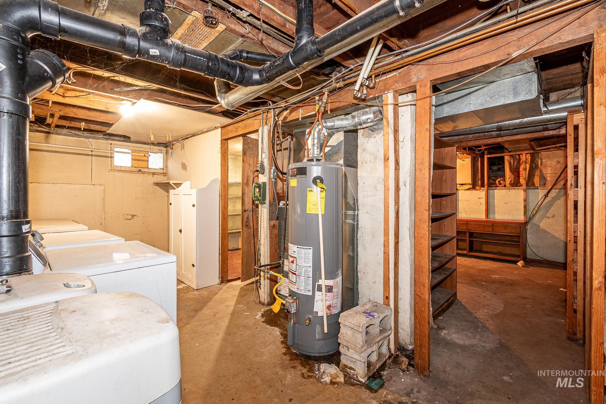 Below grade area featuring gas water heater and washer and dryer