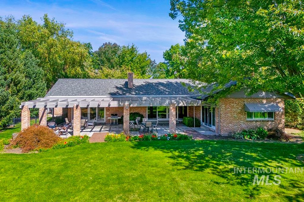 Photo of 4431 W Hillcrest Dr, Boise, ID 83705 (MLS # 98962782)