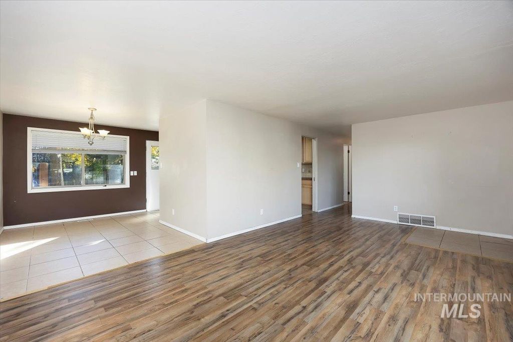 Photo of 476 Sophomore Blvd, Twin Falls, ID 83301 (MLS # 98965813)