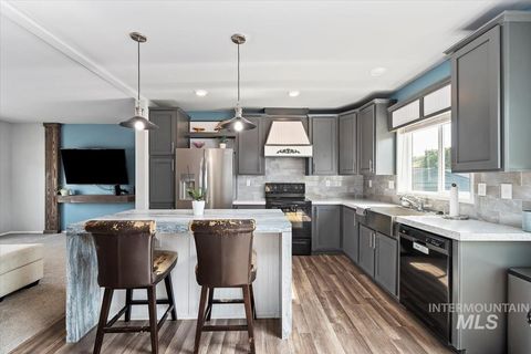 Photo of 424 W Cherry Lane #Trlr 92, Meridian, ID 83642 (MLS # 98915151)