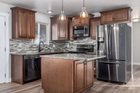 Photo of 805 S Wardwell Ave, Emmett, ID 83617 (MLS # 98968265)