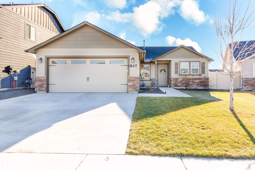 Photo of 1847 E Mesa Falls St, Kuna, ID 83634 (MLS # 98975753)