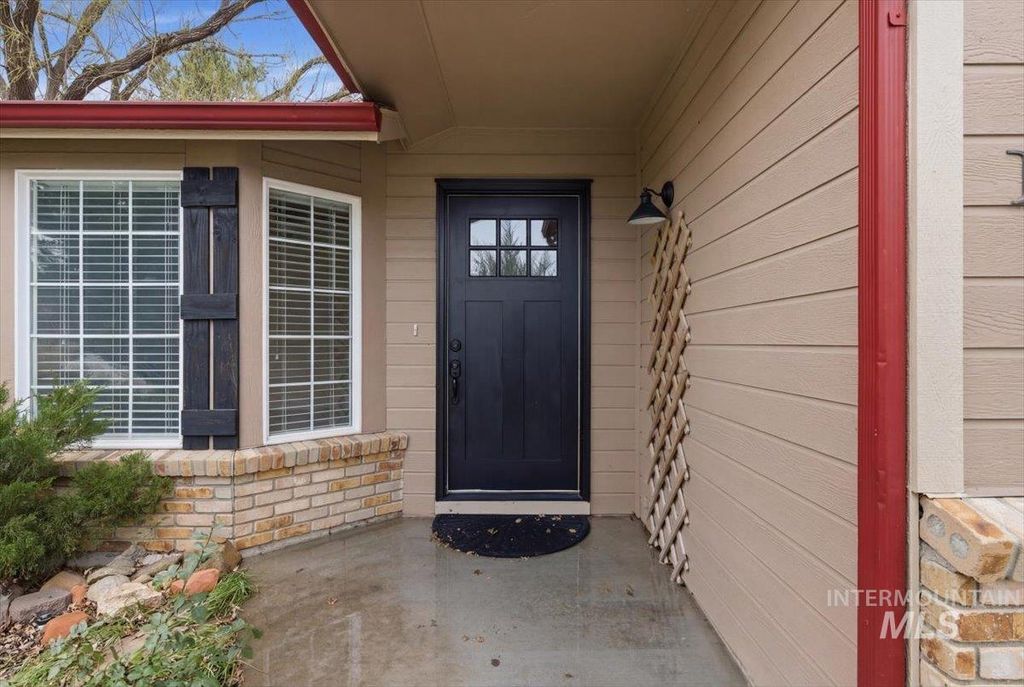 Photo of 1305 N Sandlin Ave, Meridian, ID 83642 (MLS # 98977707)