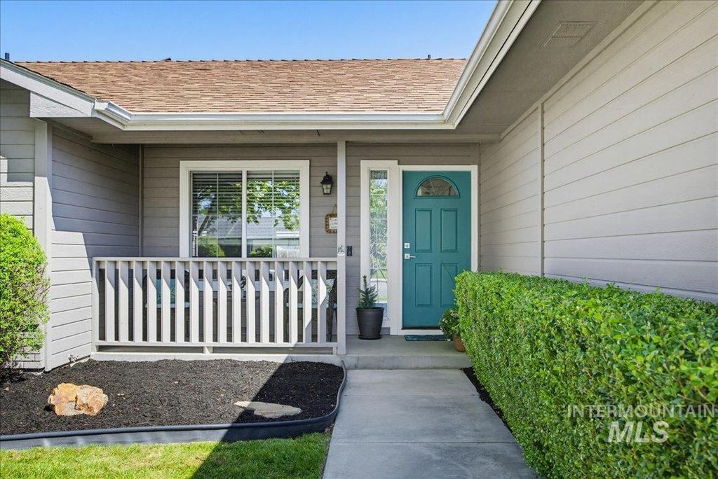 Photo of 690 E Hawk St, Meridian, ID 83646 (MLS # 98985263)