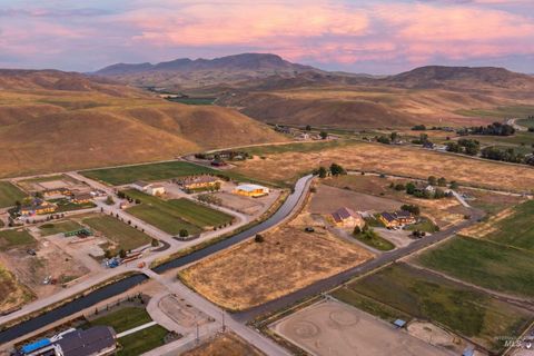 Photo of 100 Jeffrey Ln, Emmett, ID 83617 (MLS # 98989196)