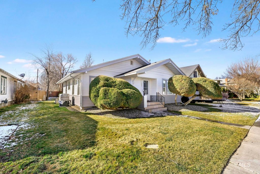 Photo of 252 6th Ave E Ave, Twin Falls, ID 83301 (MLS # 98973244)