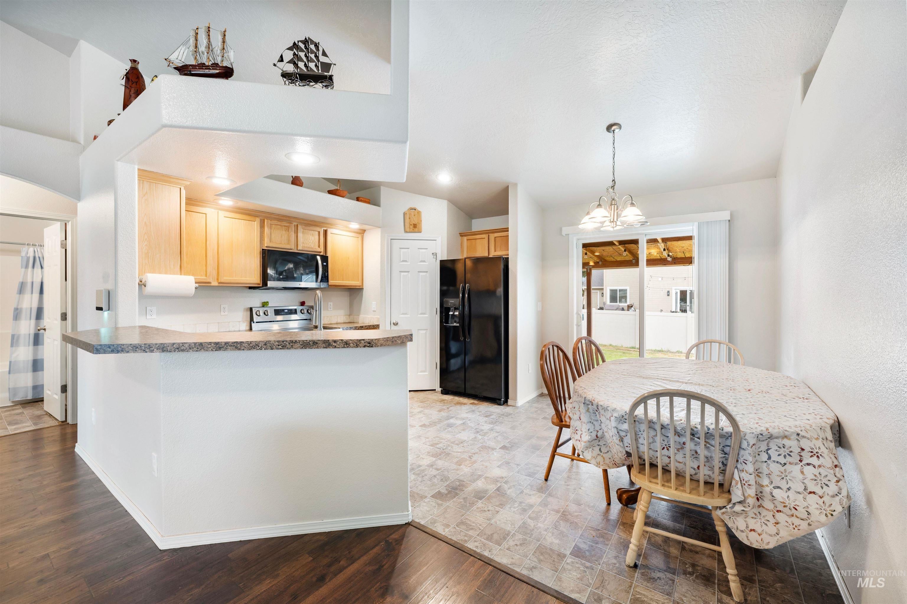 305 W Quaking Aspen Ln.