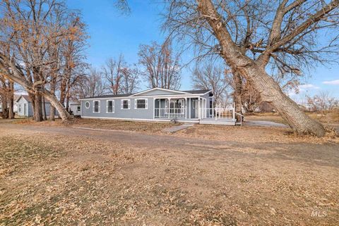 Photo of 806 W Avenue D, Jerome, ID 83338 (MLS # 98969115)