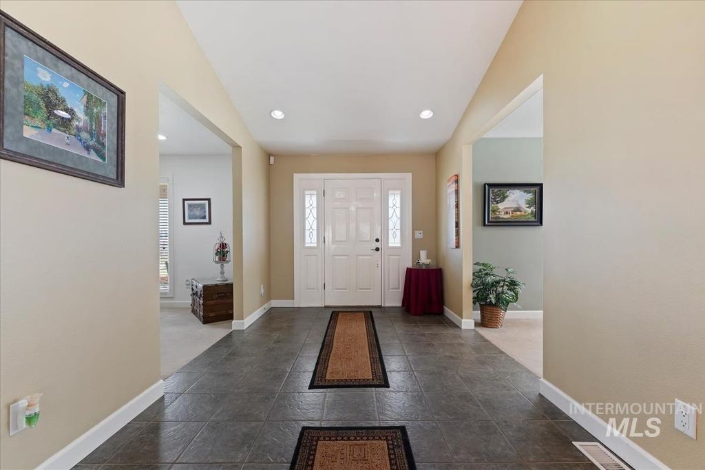 Photo of 4609 N Mountain View Drive, Boise, ID 83704 (MLS # 98977890)