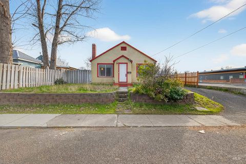 Photo of 1239 Poplar St, Clarkston, WA 99403 (MLS # 98973646)