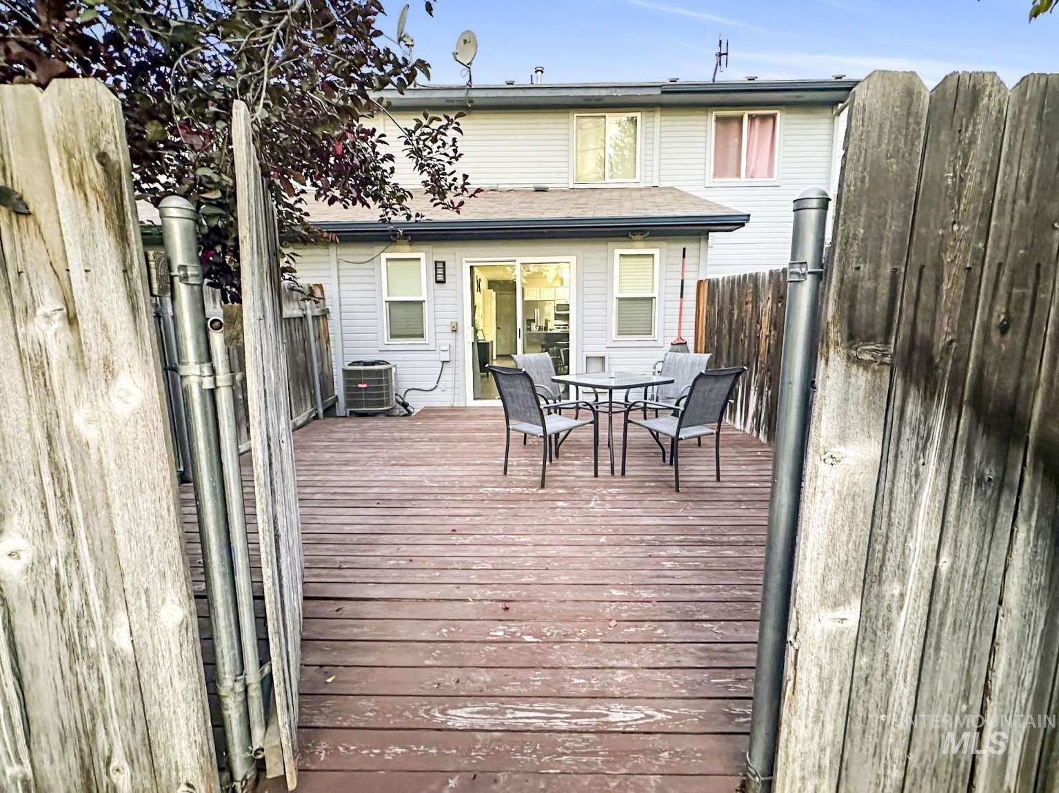 Deck featuring outdoor dining space