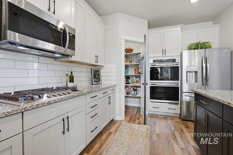 Photo of 3812 E Rock Falls St, Nampa, ID 83686 (MLS # 98977034)