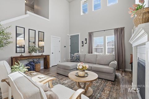 3812 E Rock Falls St Nampa ID 83686