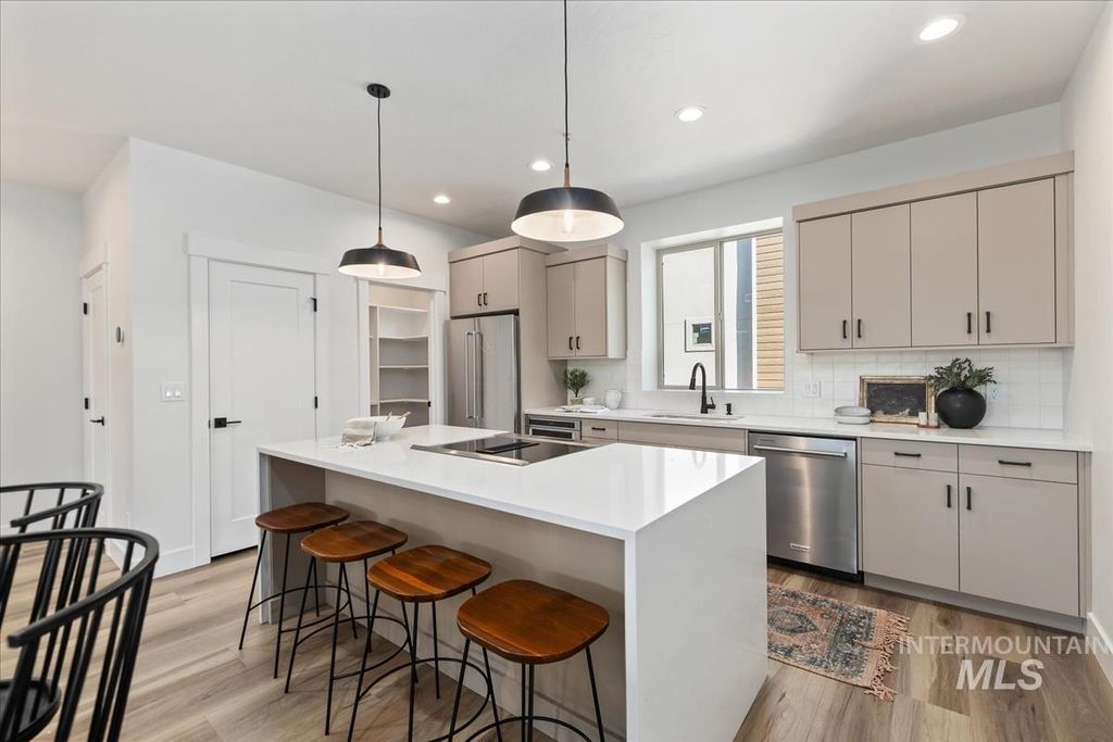 Photo of 1709 S Rock View Ln, Boise, ID 83705 (MLS # 98972372)