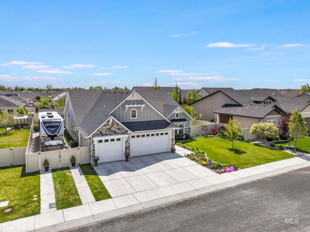 Photo of 731 Broadmoor Ave, Twin Falls, ID 83301 (MLS # 98984323)