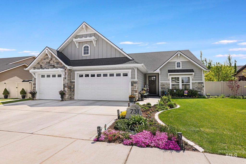 Photo of 731 Broadmoor Ave, Twin Falls, ID 83301 (MLS # 98984323)