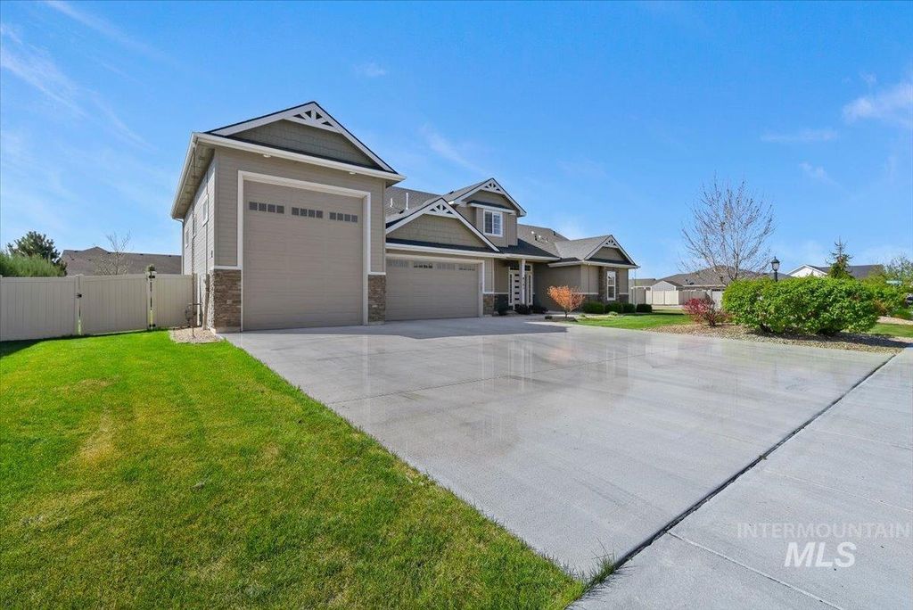 Photo of 8143 Swiftwater Dr, Nampa, ID 83686 (MLS # 98981650)