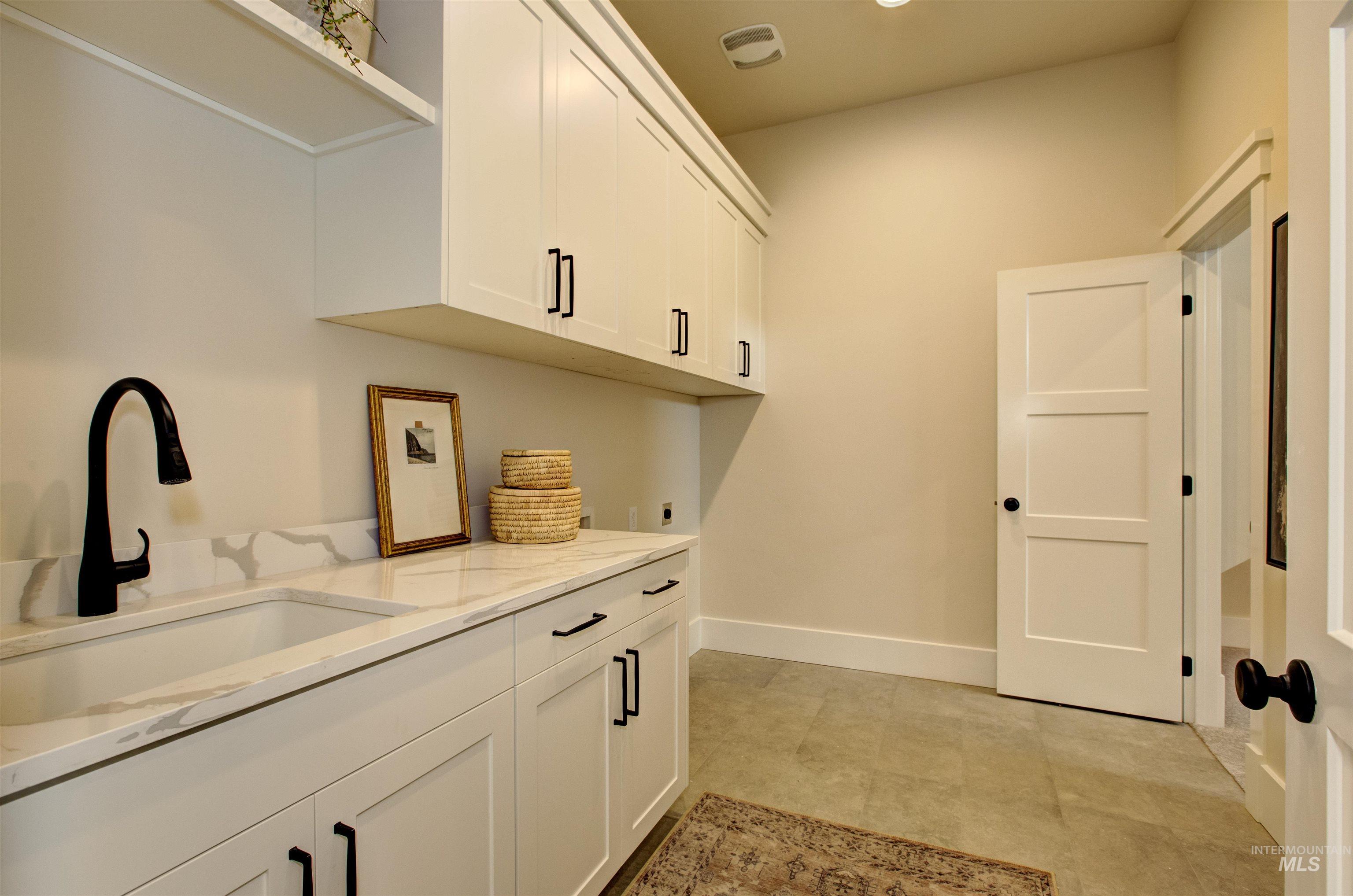 Laundry area featuring cabinet space and electric dryer hookup