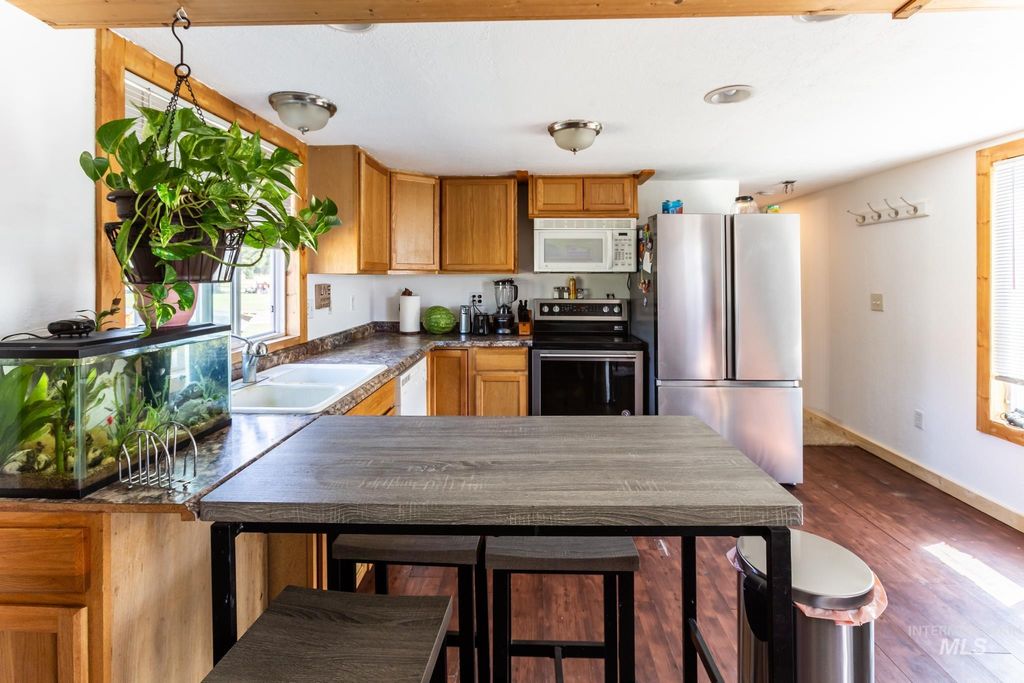 Photo of 7 Garrett Ln, Cascade, ID 83611 (MLS # 98964147)