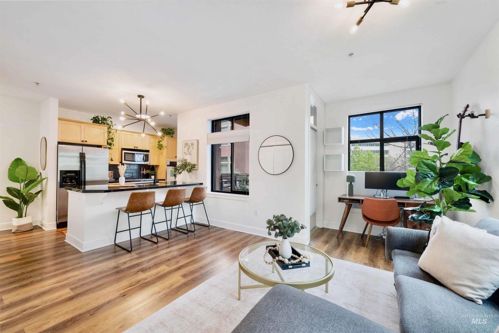 Photo of 412 S 13th St #213, Boise, ID 83702 (MLS # 98982393)