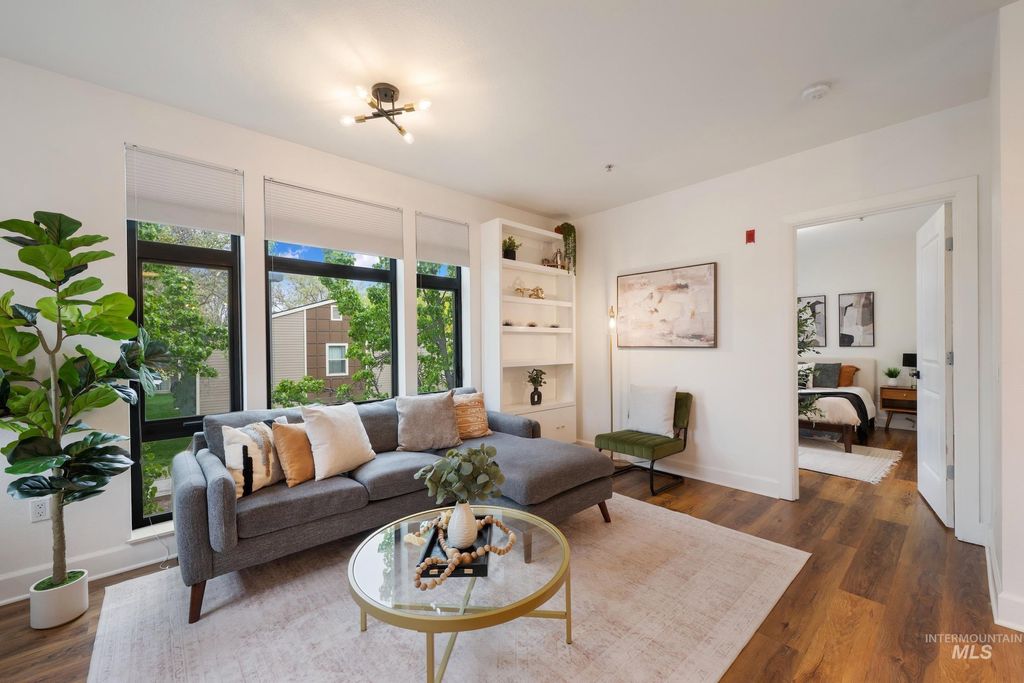 Photo of 412 S 13th St #213, Boise, ID 83702 (MLS # 98982393)