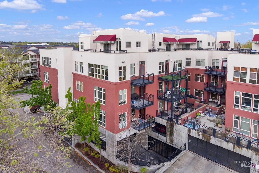 Photo of 412 S 13th St #213, Boise, ID 83702 (MLS # 98982393)