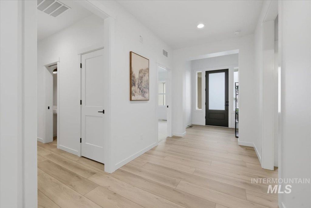 Photo of 910 Whitewater Way, Emmett, ID 83617 (MLS # 98982048)