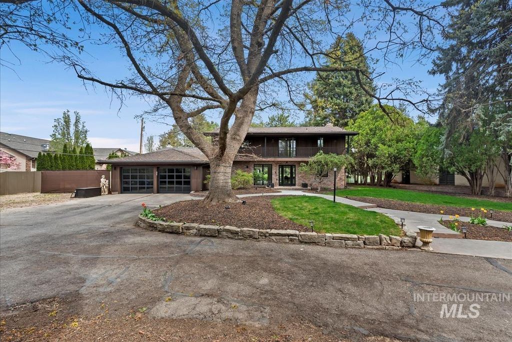 Photo of 4708 W Hillcrest View Dr, Boise, ID 83705 (MLS # 98988378)