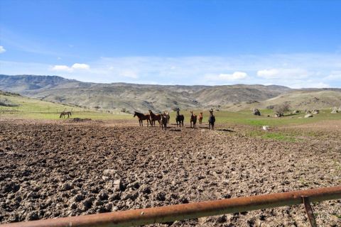 Photo of 11555 Liberty Rd, Sweet, ID 83670 (MLS # 98980181)