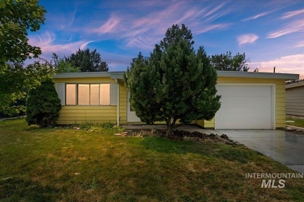 Photo of 6315 W Dorian Street, Boise, ID 83709 (MLS # 98997132)
