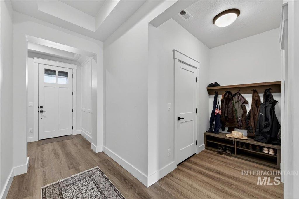 Photo of 146 N Huntsman Ln, Eagle, ID 83616 (MLS # 98982768)