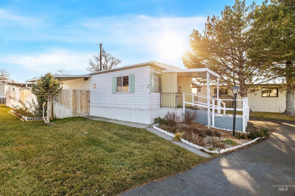 Photo of 419 Fruitland Ave #8, Buhl, ID 83316 (MLS # 98973590)