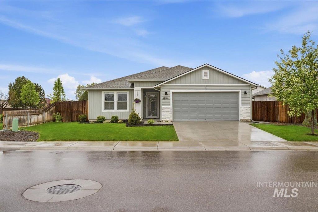 Photo of 19511 Commonwealth Ave, Caldwell, ID 83605 (MLS # 98982507)