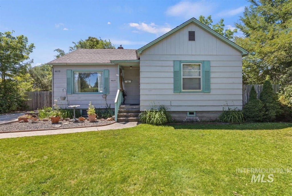 Photo of 4619 W Freemont St, Boise, ID 83706 (MLS # 98990711)