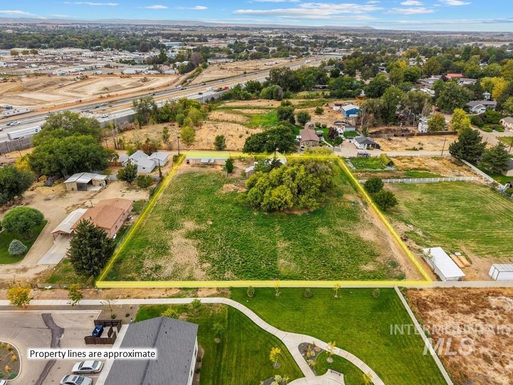 Photo of 403 Hill Lane, Caldwell, ID 83605 (MLS # 98963546)