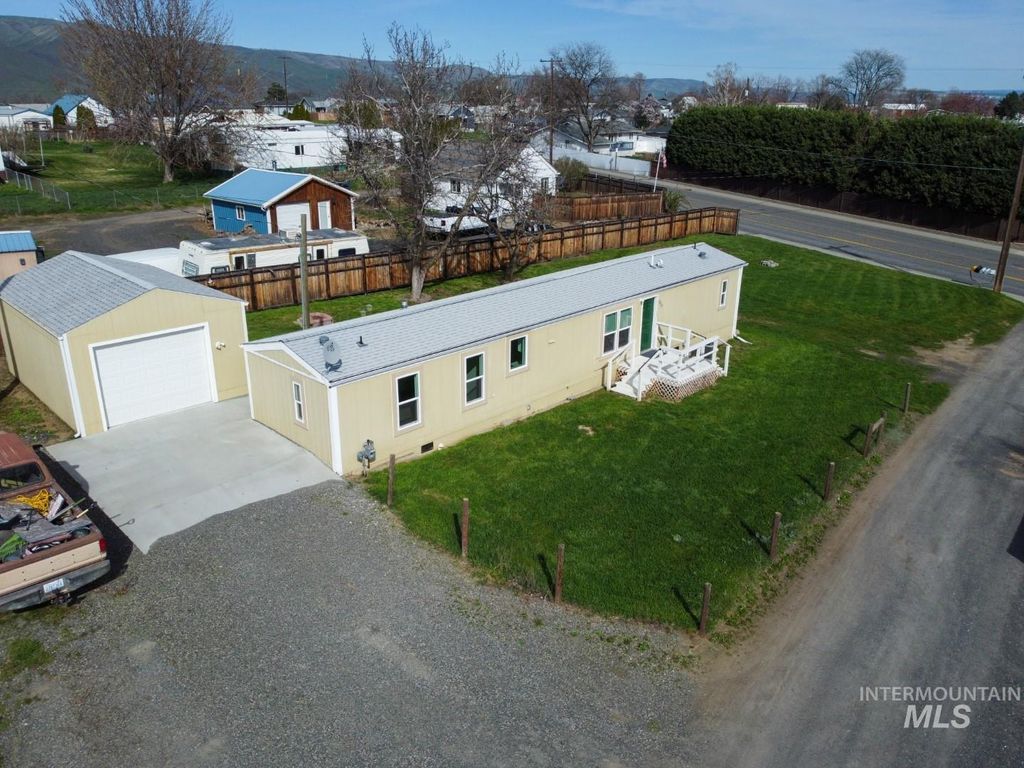 Photo of 2240 Appleside Blvd, Clarkston, WA 99403 (MLS # 98979177)