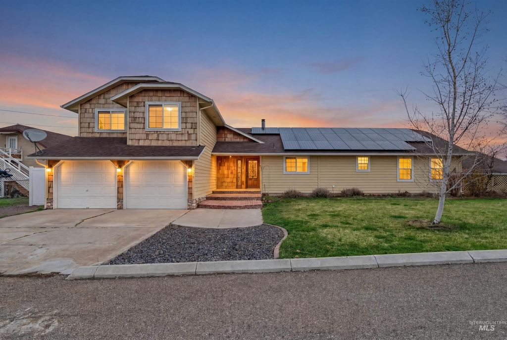 Photo of 7694 Birch Ln, Nampa, ID 83687 (MLS # 98975562)