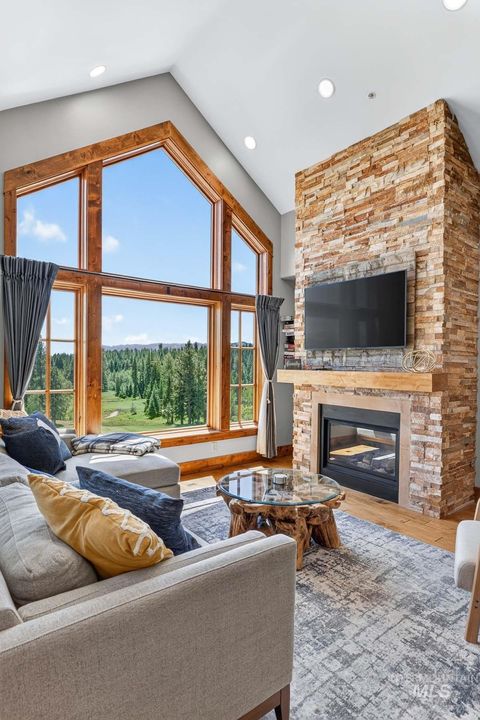 Photo of 75 Arling Center Court #417, Donnelly, ID 83615 (MLS # 98993015)
