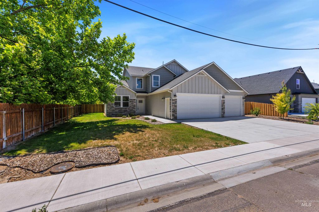 Photo of 1101 W Blaine Ave, Nampa, ID 83651 (MLS # 98990598)