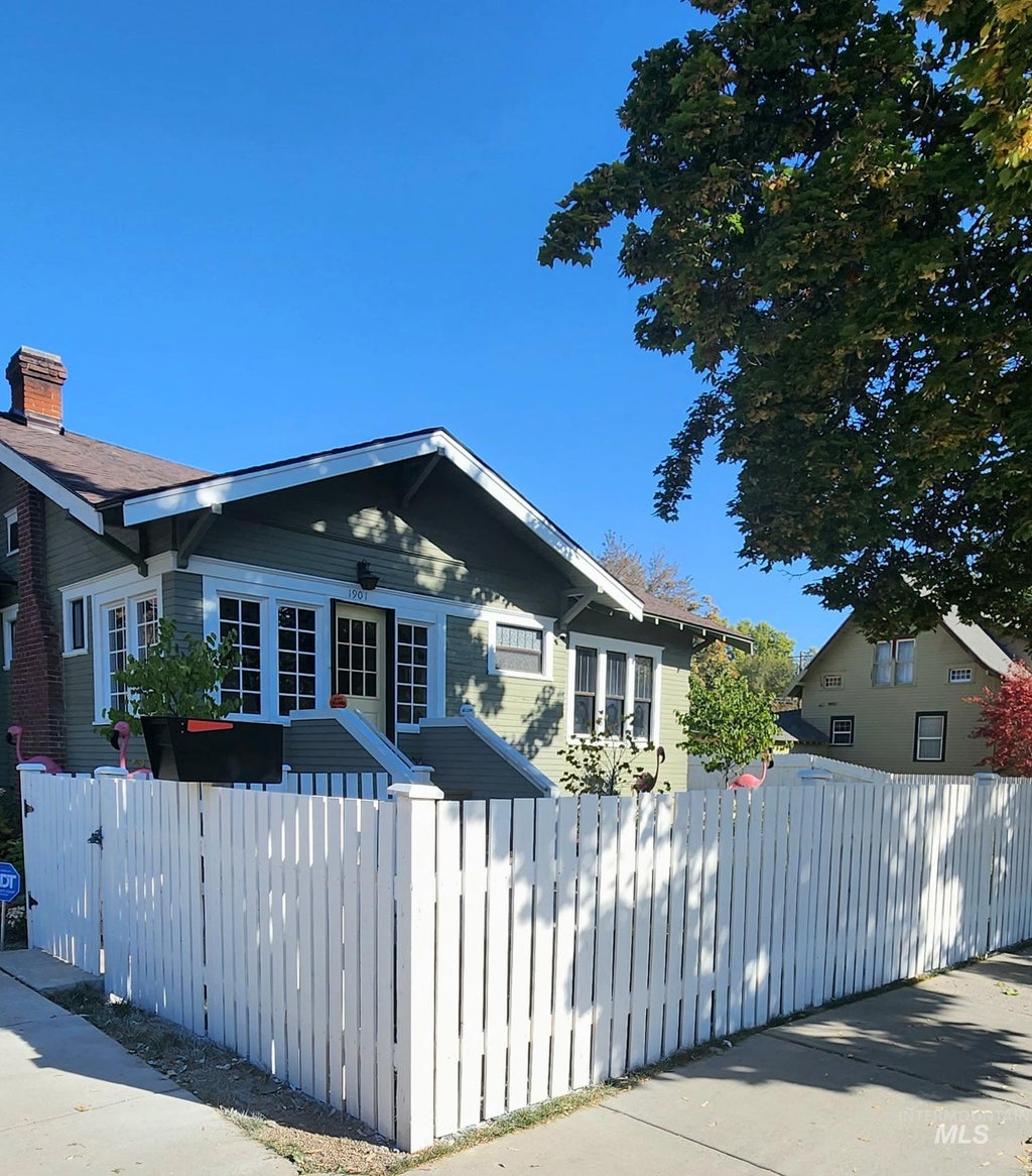 Photo of 1901 Cleveland Blvd, Caldwell, ID 83605 (MLS # 98989936)